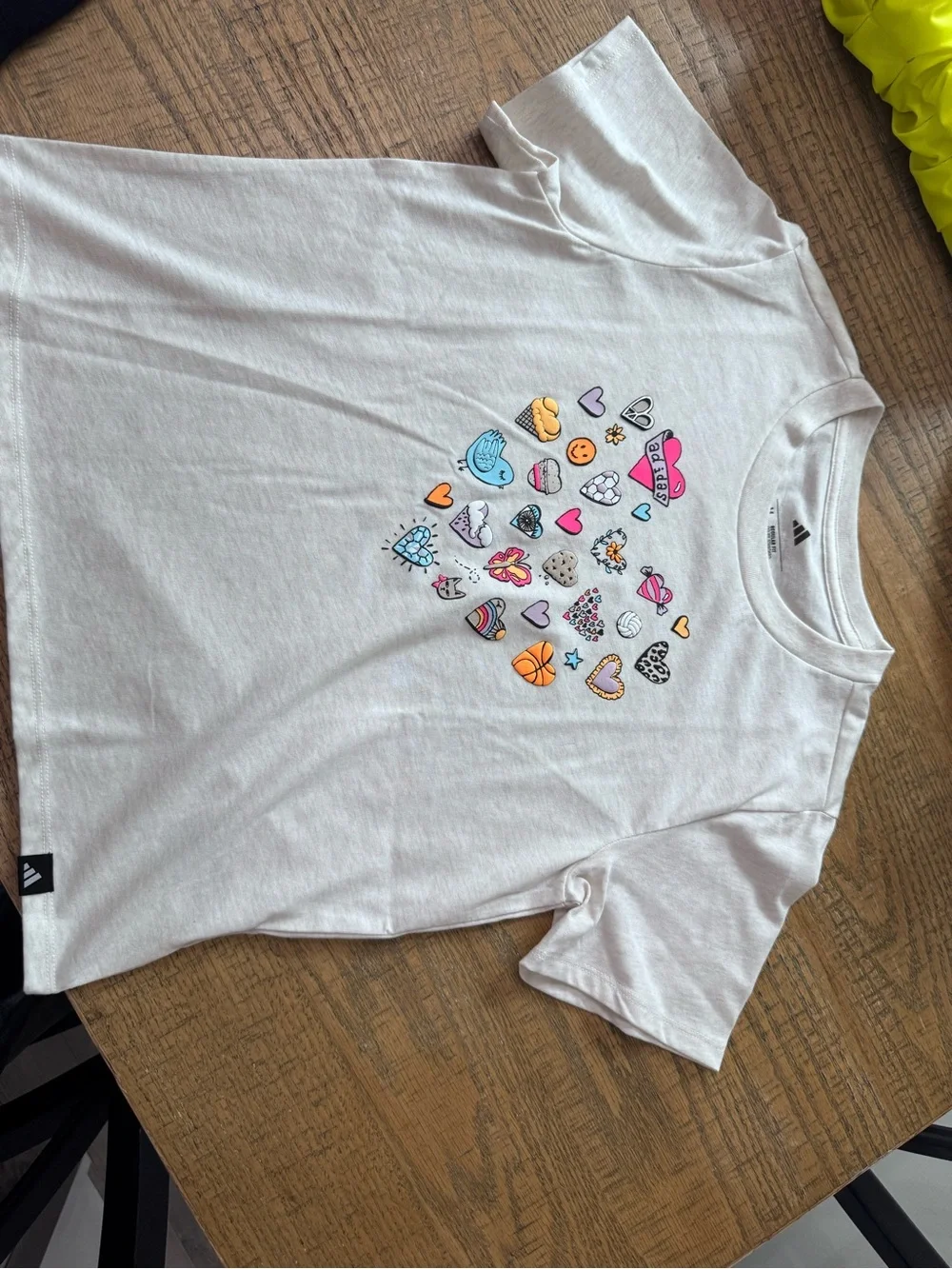 Adidas Girls White Graphic Heart T-Shirt Size Medium (10/12) Regular Fit